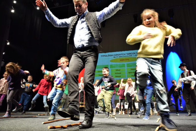 Kurzy ľudového tanca